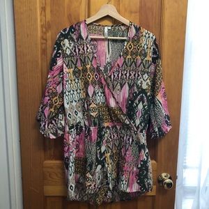 📦 Donated! Colorful patterned romper 🌞🌸